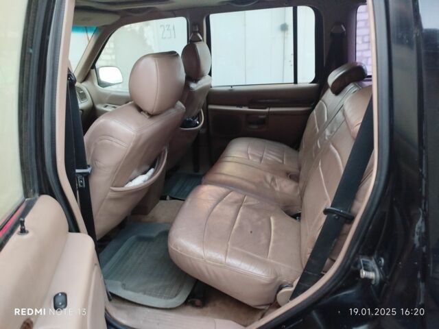 Черный Форд Эксплорер, объемом двигателя 4 л и пробегом 328 тыс. км за 1700 $, фото 5 на Automoto.ua