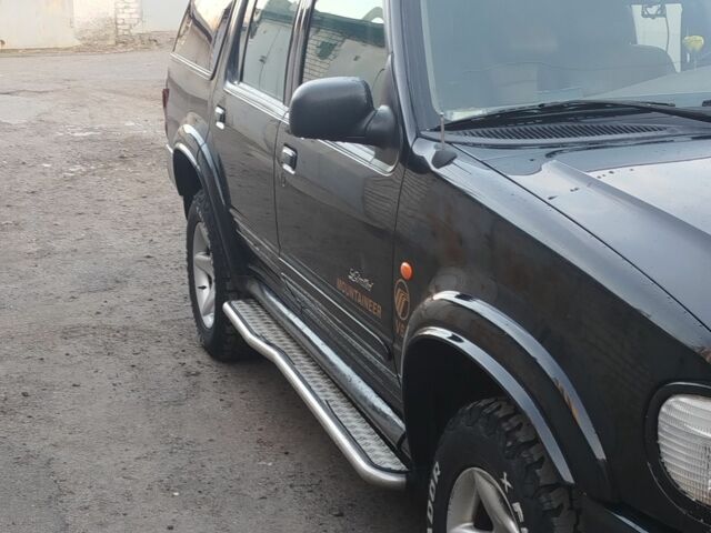 Черный Форд Эксплорер, объемом двигателя 4 л и пробегом 328 тыс. км за 1700 $, фото 2 на Automoto.ua