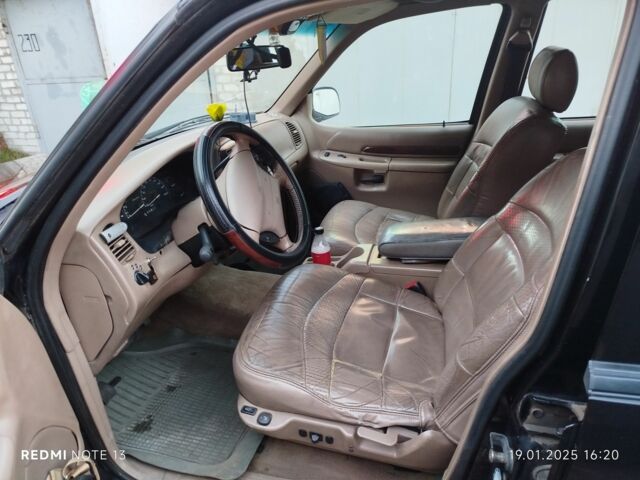 Черный Форд Эксплорер, объемом двигателя 4 л и пробегом 328 тыс. км за 1700 $, фото 3 на Automoto.ua