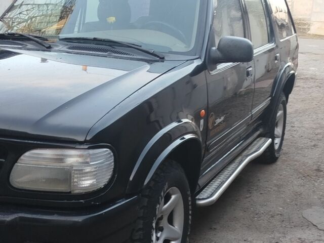 Черный Форд Эксплорер, объемом двигателя 4 л и пробегом 328 тыс. км за 1700 $, фото 1 на Automoto.ua