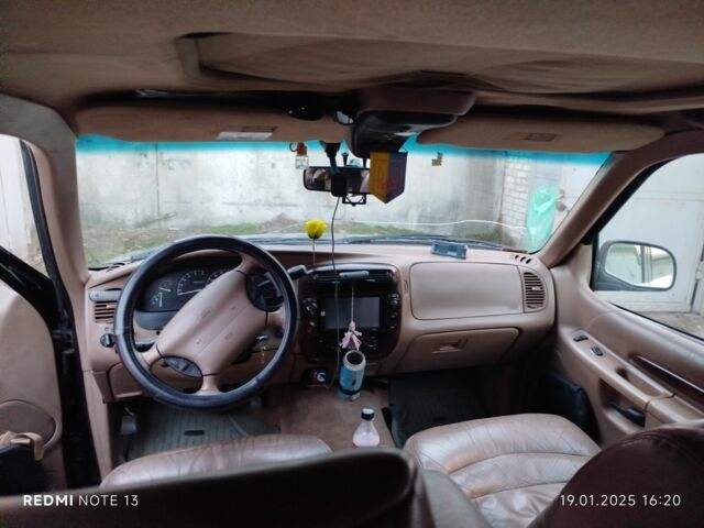 Черный Форд Эксплорер, объемом двигателя 4 л и пробегом 328 тыс. км за 1700 $, фото 6 на Automoto.ua