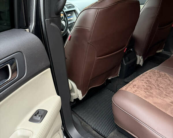 Черный Форд Эксплорер, объемом двигателя 3.5 л и пробегом 205 тыс. км за 13000 $, фото 7 на Automoto.ua