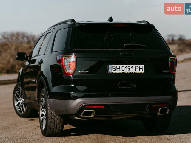 Черный Форд Эксплорер, объемом двигателя 3.5 л и пробегом 175 тыс. км за 23932 $, фото 4 на Automoto.ua