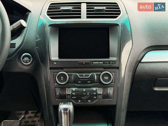 Черный Форд Эксплорер, объемом двигателя 2.3 л и пробегом 178 тыс. км за 13990 $, фото 21 на Automoto.ua