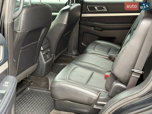 Черный Форд Эксплорер, объемом двигателя 2.3 л и пробегом 178 тыс. км за 13990 $, фото 13 на Automoto.ua