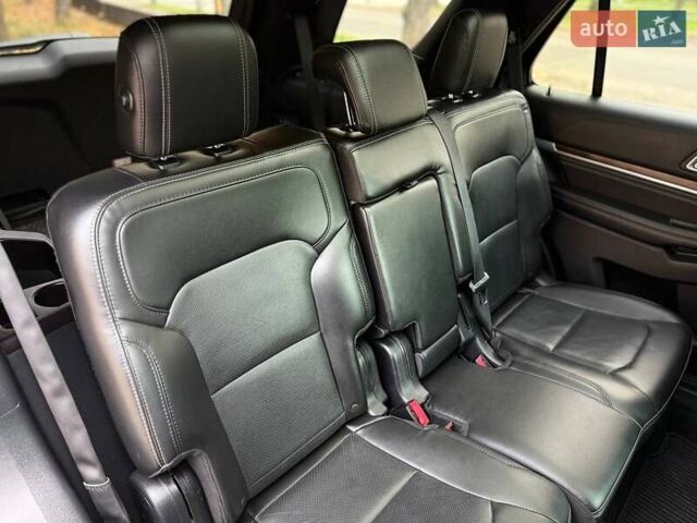 Черный Форд Эксплорер, объемом двигателя 3.5 л и пробегом 208 тыс. км за 21499 $, фото 19 на Automoto.ua
