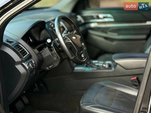 Черный Форд Эксплорер, объемом двигателя 3.5 л и пробегом 208 тыс. км за 21499 $, фото 15 на Automoto.ua