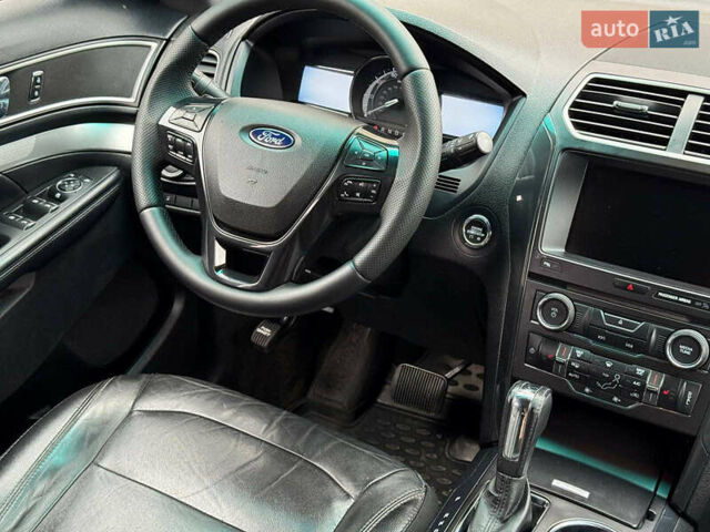 Черный Форд Эксплорер, объемом двигателя 2.3 л и пробегом 178 тыс. км за 13990 $, фото 20 на Automoto.ua