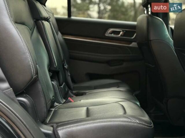Черный Форд Эксплорер, объемом двигателя 3.5 л и пробегом 208 тыс. км за 21499 $, фото 18 на Automoto.ua