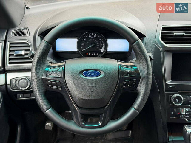 Черный Форд Эксплорер, объемом двигателя 2.3 л и пробегом 178 тыс. км за 13990 $, фото 18 на Automoto.ua