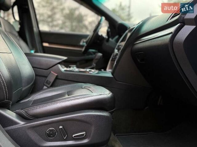 Черный Форд Эксплорер, объемом двигателя 3.5 л и пробегом 208 тыс. км за 21499 $, фото 20 на Automoto.ua