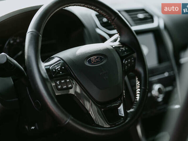 Черный Форд Эксплорер, объемом двигателя 3.5 л и пробегом 175 тыс. км за 23932 $, фото 6 на Automoto.ua