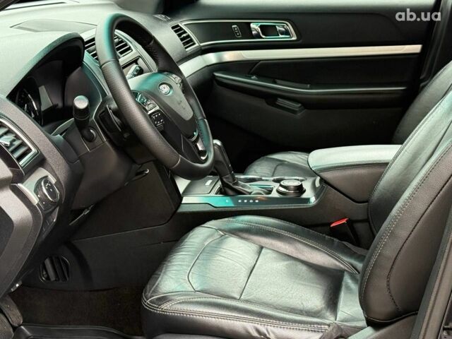 Черный Форд Эксплорер, объемом двигателя 2.3 л и пробегом 178 тыс. км за 13990 $, фото 8 на Automoto.ua