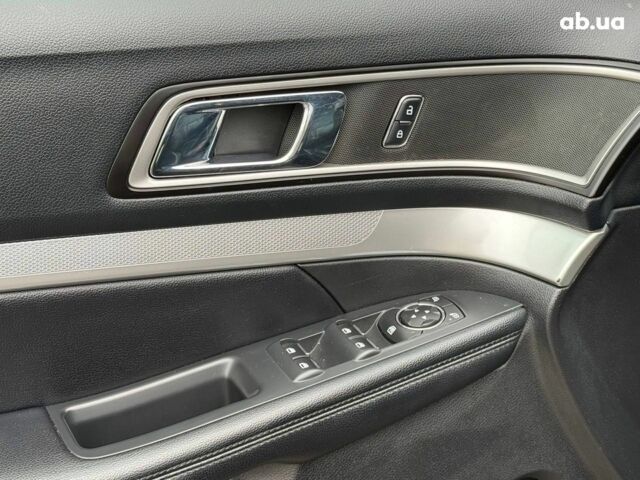 Черный Форд Эксплорер, объемом двигателя 2.3 л и пробегом 178 тыс. км за 13990 $, фото 9 на Automoto.ua