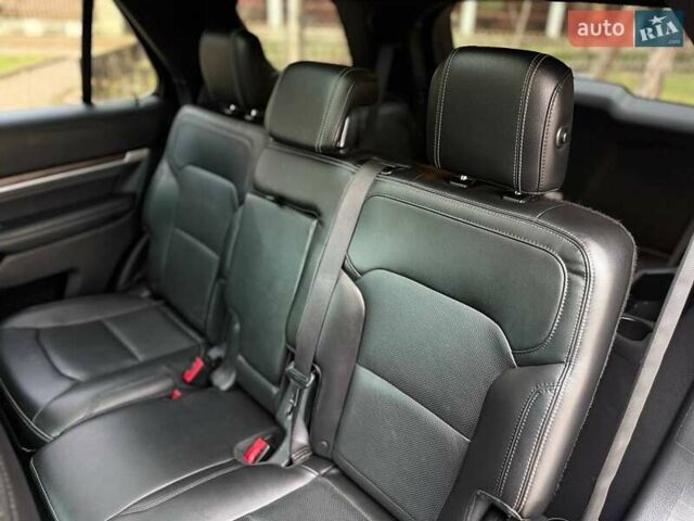 Черный Форд Эксплорер, объемом двигателя 3.5 л и пробегом 208 тыс. км за 21499 $, фото 17 на Automoto.ua