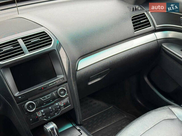 Черный Форд Эксплорер, объемом двигателя 2.3 л и пробегом 178 тыс. км за 13990 $, фото 19 на Automoto.ua