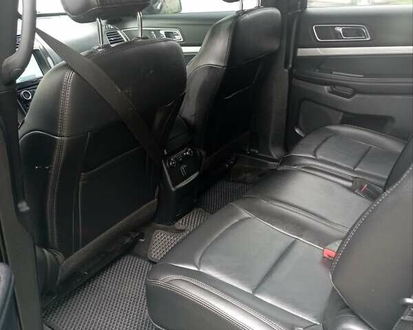 Черный Форд Эксплорер, объемом двигателя 2.3 л и пробегом 125 тыс. км за 17900 $, фото 5 на Automoto.ua