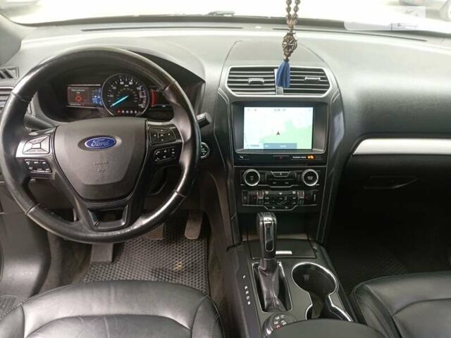 Черный Форд Эксплорер, объемом двигателя 2.3 л и пробегом 125 тыс. км за 17900 $, фото 1 на Automoto.ua