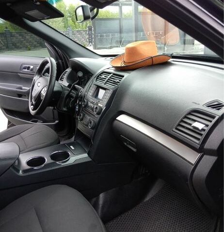 Черный Форд Эксплорер, объемом двигателя 3.7 л и пробегом 100 тыс. км за 18500 $, фото 2 на Automoto.ua