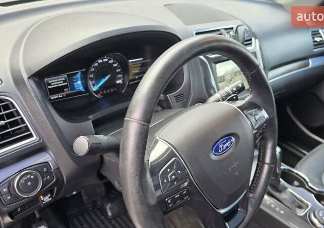 Форд Експлорер 2017 у Луцьку на Automoto.ua Чорний Форд Експлорер, об'ємом двигуна 3.5 л та пробігом 125 тис. км за 18500 $, фото 16 на Automoto.ua