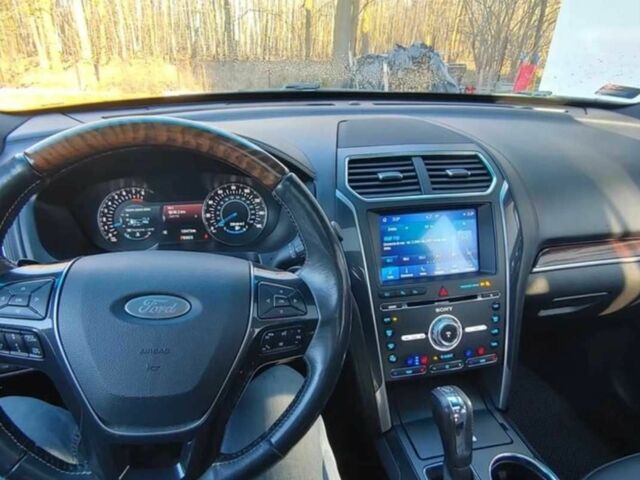 Черный Форд Эксплорер, объемом двигателя 3.5 л и пробегом 137 тыс. км за 12700 $, фото 6 на Automoto.ua