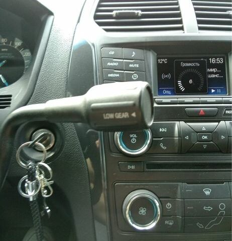 Черный Форд Эксплорер, объемом двигателя 3.7 л и пробегом 100 тыс. км за 18500 $, фото 1 на Automoto.ua