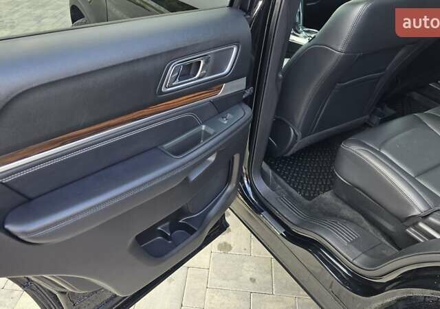 Форд Експлорер 2017 у Луцьку на Automoto.ua Чорний Форд Експлорер, об'ємом двигуна 3.5 л та пробігом 125 тис. км за 18500 $, фото 18 на Automoto.ua