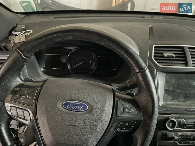 Черный Форд Эксплорер, объемом двигателя 2.3 л и пробегом 96 тыс. км за 13500 $, фото 8 на Automoto.ua