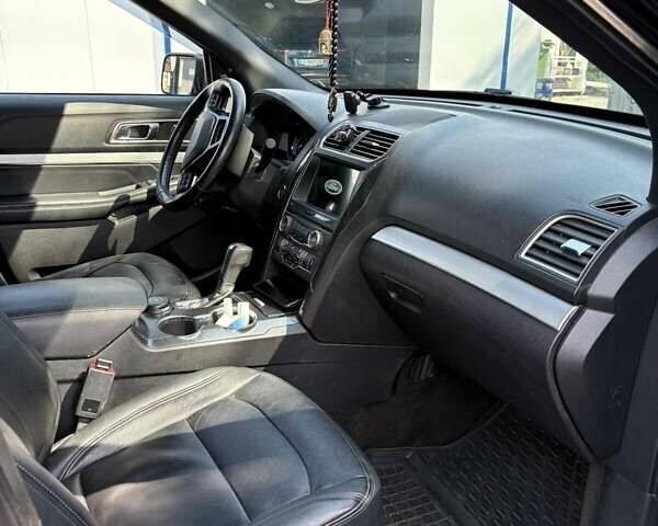 Черный Форд Эксплорер, объемом двигателя 3.5 л и пробегом 104 тыс. км за 21900 $, фото 18 на Automoto.ua