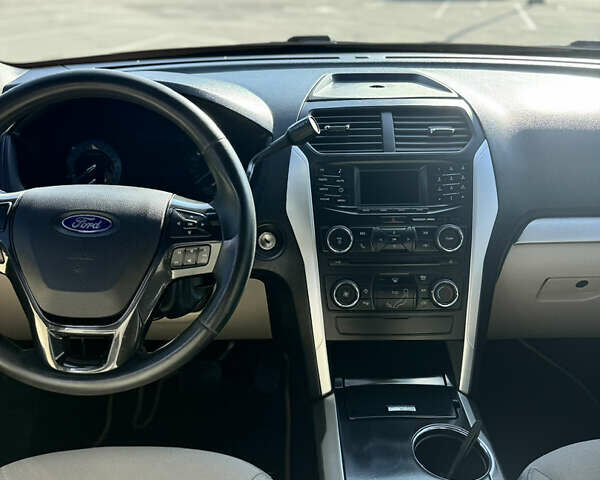 Черный Форд Эксплорер, объемом двигателя 3.7 л и пробегом 140 тыс. км за 17500 $, фото 11 на Automoto.ua