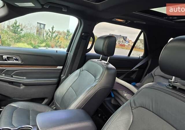 Форд Експлорер 2017 у Луцьку на Automoto.ua Чорний Форд Експлорер, об'ємом двигуна 3.5 л та пробігом 125 тис. км за 18500 $, фото 14 на Automoto.ua