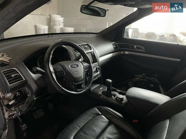 Черный Форд Эксплорер, объемом двигателя 2.3 л и пробегом 96 тыс. км за 13500 $, фото 4 на Automoto.ua