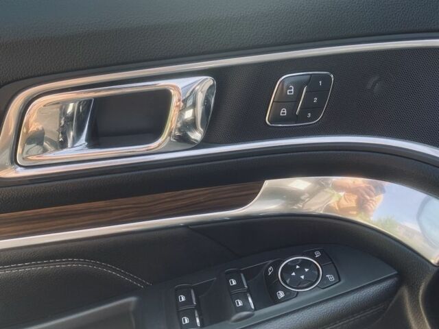 Чорний Форд Експлорер, об'ємом двигуна 3.5 л та пробігом 220 тис. км за 17500 $, фото 6 на Automoto.ua