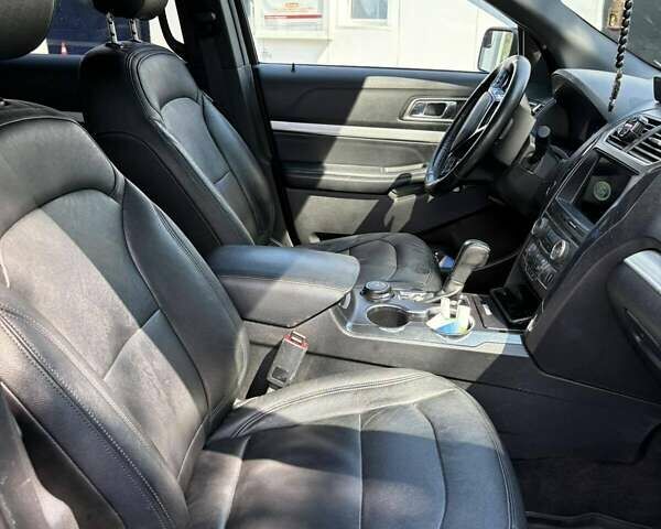 Черный Форд Эксплорер, объемом двигателя 3.5 л и пробегом 104 тыс. км за 21900 $, фото 17 на Automoto.ua