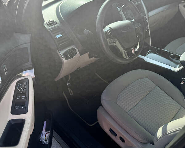 Черный Форд Эксплорер, объемом двигателя 3.7 л и пробегом 140 тыс. км за 17500 $, фото 13 на Automoto.ua