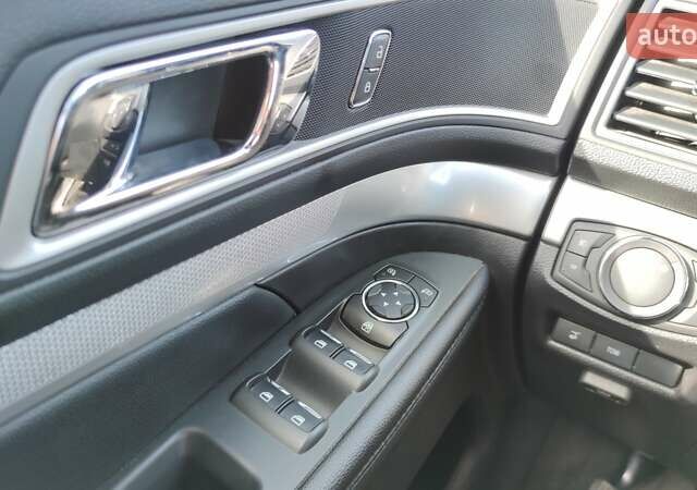 Чорний Форд Експлорер, об'ємом двигуна 3.5 л та пробігом 140 тис. км за 25000 $, фото 19 на Automoto.ua