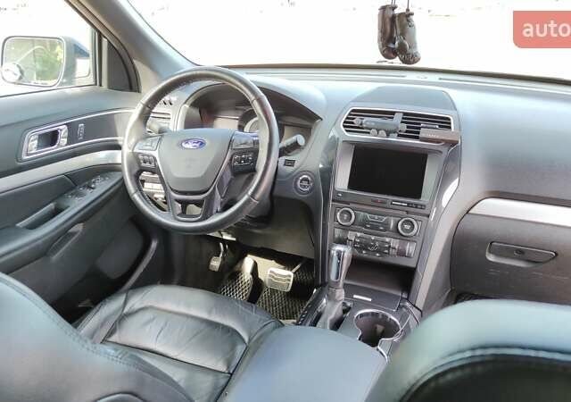 Чорний Форд Експлорер, об'ємом двигуна 3.5 л та пробігом 140 тис. км за 25000 $, фото 15 на Automoto.ua