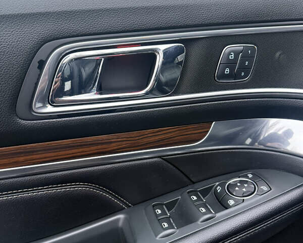 Чорний Форд Експлорер, об'ємом двигуна 3.5 л та пробігом 220 тис. км за 16900 $, фото 13 на Automoto.ua