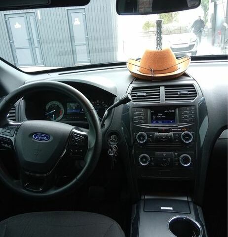 Черный Форд Эксплорер, объемом двигателя 3.7 л и пробегом 100 тыс. км за 18500 $, фото 5 на Automoto.ua