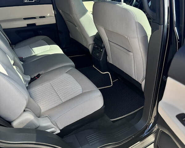 Черный Форд Эксплорер, объемом двигателя 3.7 л и пробегом 140 тыс. км за 17500 $, фото 10 на Automoto.ua