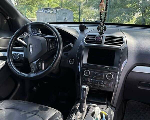 Черный Форд Эксплорер, объемом двигателя 3.5 л и пробегом 104 тыс. км за 21900 $, фото 14 на Automoto.ua