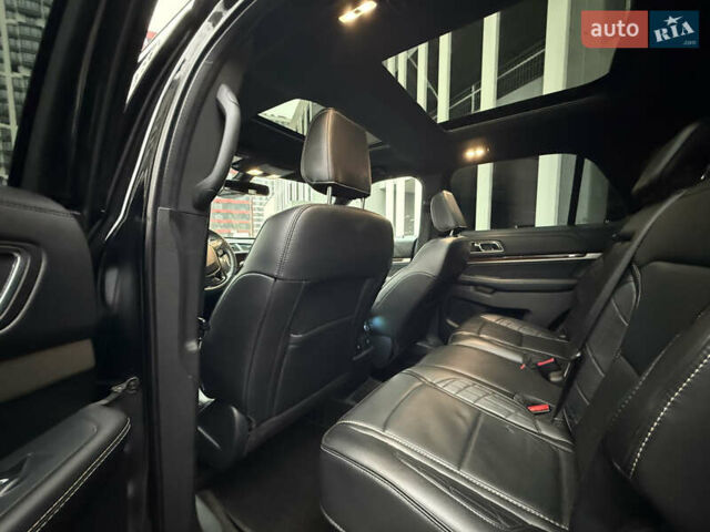 Черный Форд Эксплорер, объемом двигателя 3.5 л и пробегом 233 тыс. км за 23500 $, фото 13 на Automoto.ua