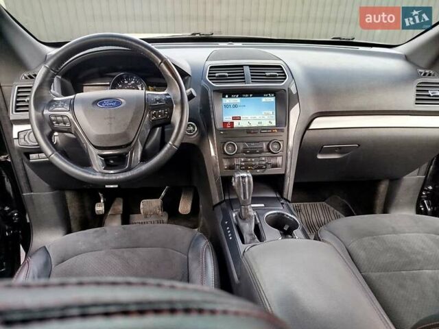 Черный Форд Эксплорер, объемом двигателя 3.5 л и пробегом 155 тыс. км за 22750 $, фото 8 на Automoto.ua