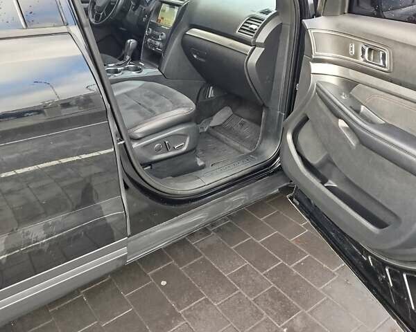 Черный Форд Эксплорер, объемом двигателя 3.5 л и пробегом 155 тыс. км за 22750 $, фото 6 на Automoto.ua