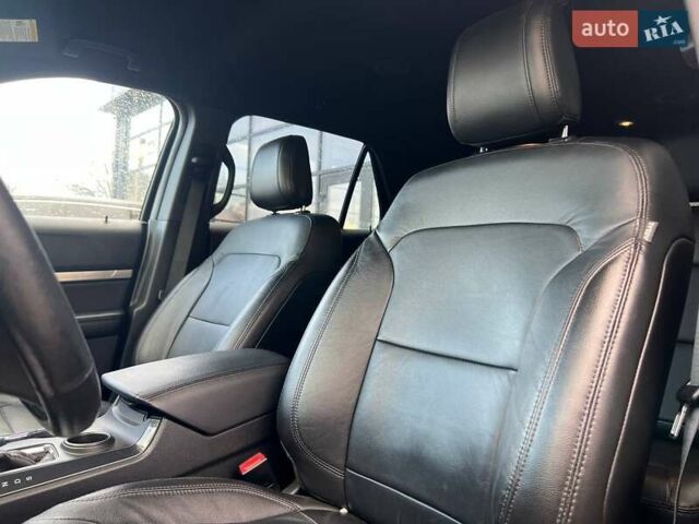 Черный Форд Эксплорер, объемом двигателя 3.5 л и пробегом 50 тыс. км за 23800 $, фото 19 на Automoto.ua