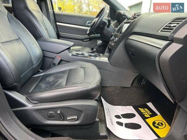 Черный Форд Эксплорер, объемом двигателя 3.5 л и пробегом 50 тыс. км за 23800 $, фото 9 на Automoto.ua