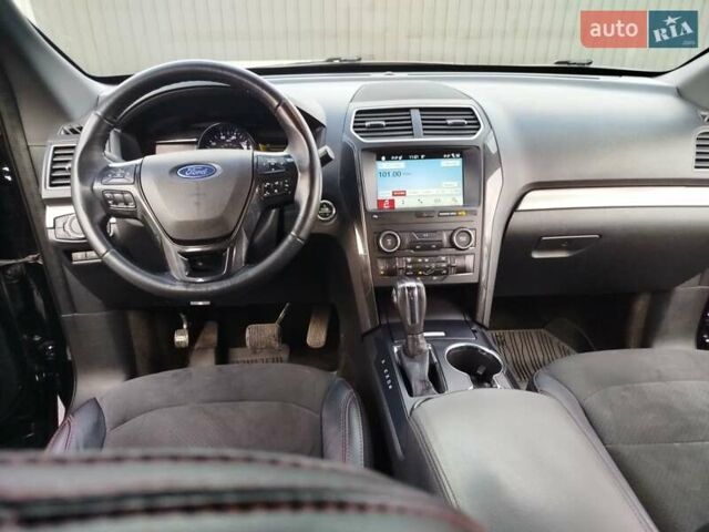 Черный Форд Эксплорер, объемом двигателя 3.5 л и пробегом 155 тыс. км за 22750 $, фото 7 на Automoto.ua
