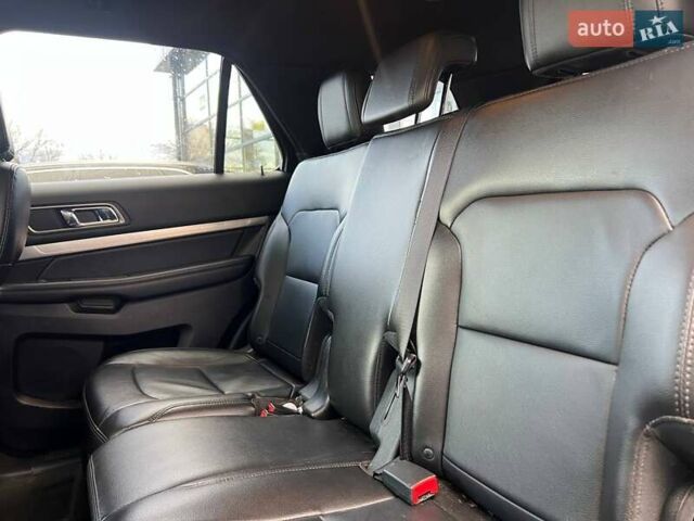 Черный Форд Эксплорер, объемом двигателя 3.5 л и пробегом 50 тыс. км за 23800 $, фото 16 на Automoto.ua