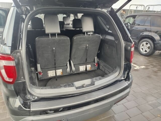 Черный Форд Эксплорер, объемом двигателя 3.5 л и пробегом 155 тыс. км за 541 $, фото 5 на Automoto.ua