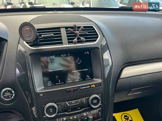 Черный Форд Эксплорер, объемом двигателя 3.5 л и пробегом 50 тыс. км за 23800 $, фото 23 на Automoto.ua